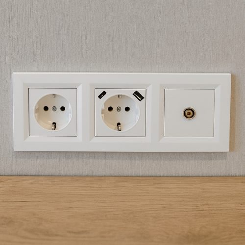 Nova dugalj, USB, TV csatlakozóval fehér kerettel