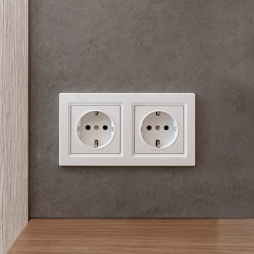 Nova kettős dugalj fehér kerettel