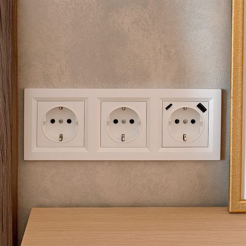 Nova III kettő dugalj USB csatlakozóval fehér kerettel