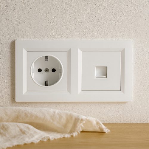 Nova dugalj 16A 250V UTP csatlakozóval fehér kerettel