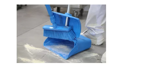 Igeax élelmiszeripari billenős szemetes lapát és seprű 28cm széles, 80cm nyéllel kék 0,5 mm