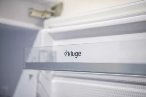 Kluge beépíthető kombi hűtőszekrény alul fagyasztóval, DualNoFrost, 180L/63L
