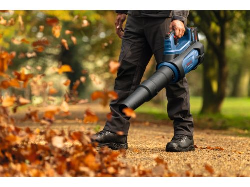 BOSCH Akkus lombfúvó GBL 18V-800 + fúvóka készlet (akku és töltő nélkül) 200 km/h