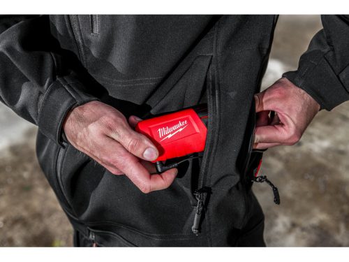 MILWAUKEE Fűthető kabát fekete XXL-es M12 HJ BL5-201 (1 x 2,0 Ah akku + töltő)