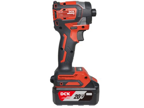 DCK Akkus ütvecsavarozó 1/4" 208 Nm szénkefe nélküli 20 V (2 x 4,0 Ah akku + töltő)