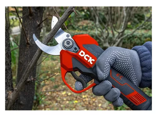 DCK Akkus metszőolló 35 mm szénkefe nélküli 20 V (2 x 2,0 Ah akku + töltő)