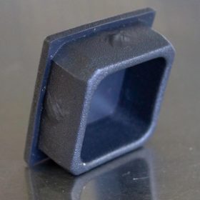 ZÁRÓDUGÓ MŰA.40X40 ZÁRTSZ.FEKETE /100db