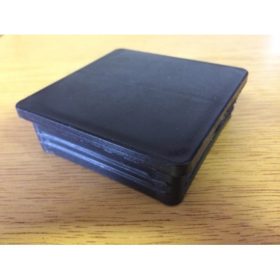 ZÁRÓDUGÓ MŰA.ZÁRTSZ.80X80 RECÉS FEKETE/50 DB 