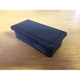 ZÁRÓDUGÓ MŰA.ZÁRTSZ.40X80 RECÉS  FEKETE /50 DB