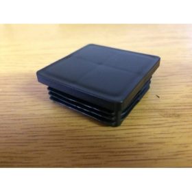 ZÁRÓDUGÓ MŰA.ZÁRTSZ.50X50 RECÉS  FEKETE/50 DB