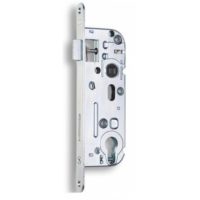 Zár, vasalat, műanyag és fémtömegcikkek